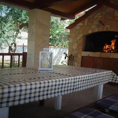 Apartment Ferienwohnung In Privlaka Mit Grill Und Garten